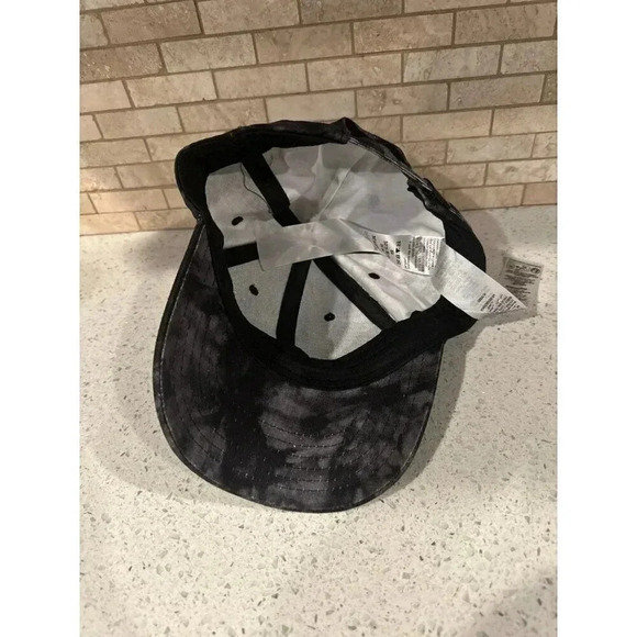 Spooky Disney Baseball Cap - Halloween Mickey Bat - Glow in the Dark NWT   Dt - Picture 4 of 4